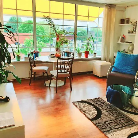 Takoda Gorilla Rotterdam Bed & Breakfast *