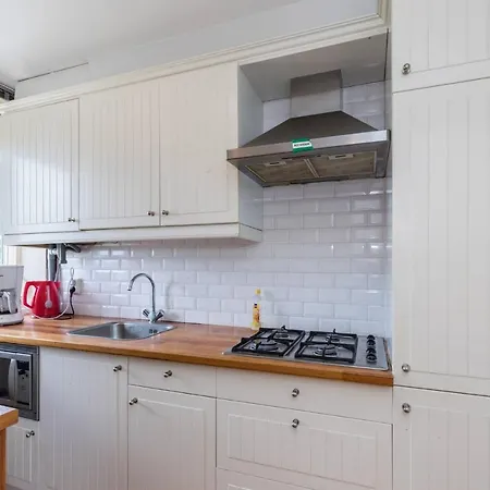 Takoda Gorilla Rotterdam Bed & Breakfast Hoogvliet